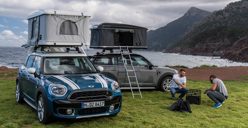 Kuća putujuća: Avanturistički Mini sa šatorom na krovu