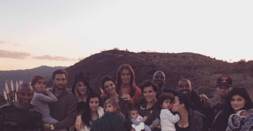 Tko je misteriozni muškarac s obiteljske slike slavnih Kardashiana?