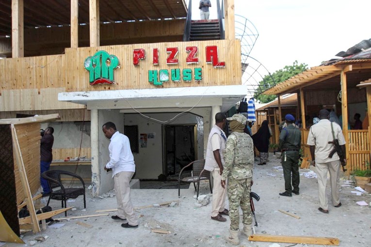 Najmanje 20 ubijenih u terorističkom napadu na restorane u Mogadišuu
