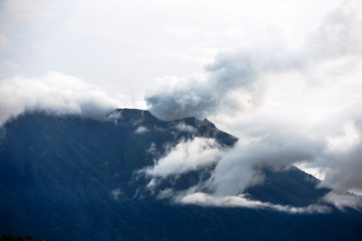 VIDEO Tisuće stanovnika Balija u bijegu: Vulkan izbacio dim 700 metara u visinu