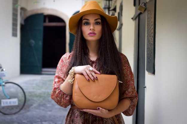 Prekrasna Sementa Rajhard u kampanji za nove torbice Mucca