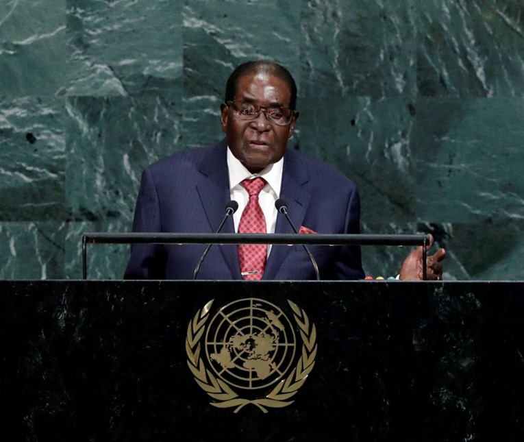 WHO postavio diktatora Mugabea za ambasadora dobre volje, sada se predomišljaju