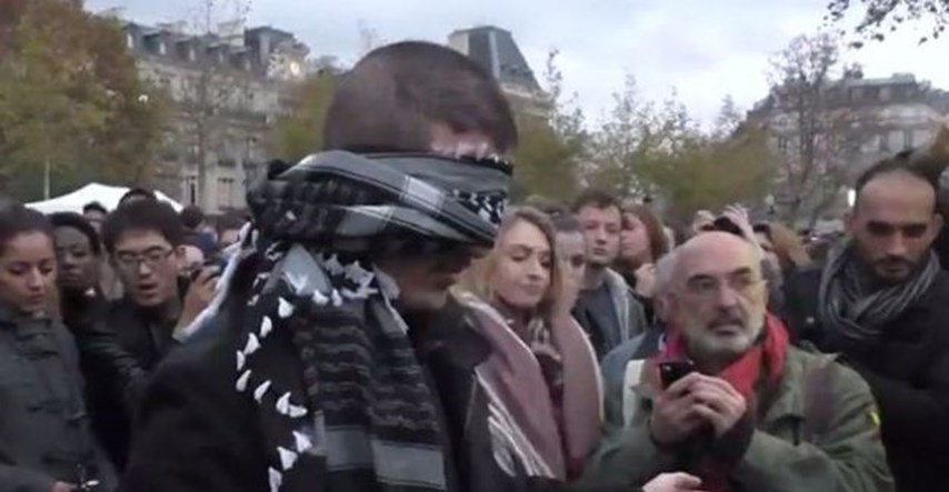 Suze u Parizu: "Musliman sam, kažu da sam terorist. Hoćete li me zagrliti?"