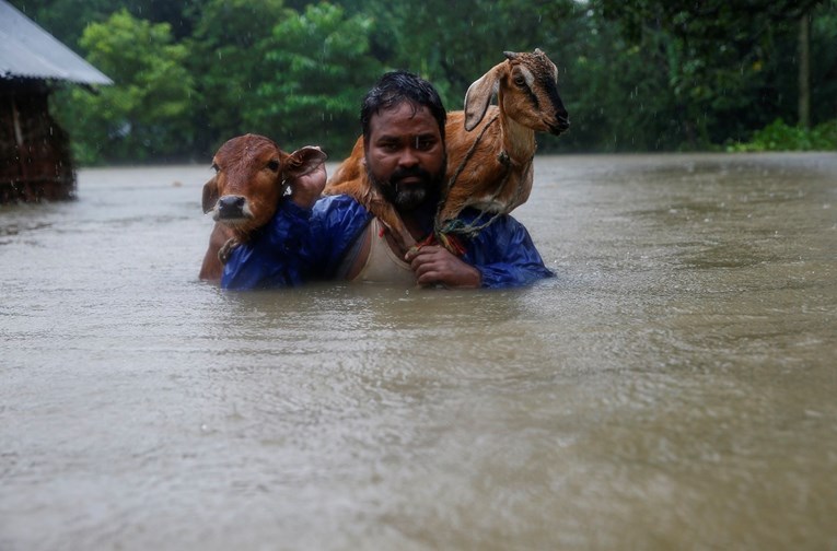 VIDEO Više od 1200 mrtvih u poplavama u južnoj Aziji