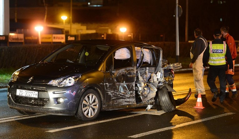 Nesreća na Aleji Bologne u Zagrebu, sudarili se autobus i automobil, troje ozlijeđenih