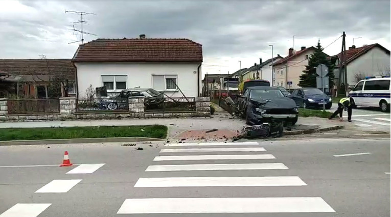 Teška prometna nesreća u Koprivnici, samo pukom srećom nitko nije stradao