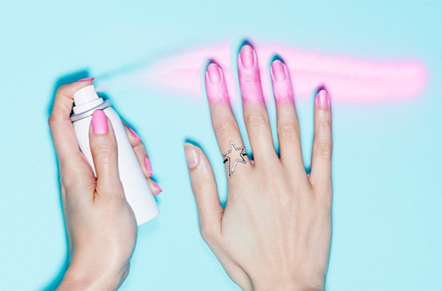 Nails.Inc ponovno rastura: Stiže lak za nokte u spreju