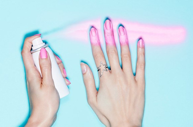 Nails.Inc ponovno rastura: Stiže lak za nokte u spreju