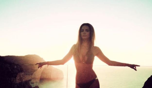 FOTO Sunce, more, plaža, obline: Probajte skrenuti pogled sa savršene guze Nikoline Pišek
