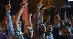 U sukobu s islamističkim prosvjednicima u Turskoj ranjeno 11 policajaca