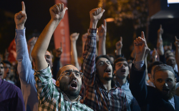 U sukobu s islamističkim prosvjednicima u Turskoj ranjeno 11 policajaca