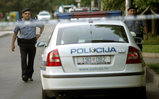 Pijani vozač iz prkosa pokosio policajca u Slavonskom brodu i prikliještenog ga vukao 15 metara