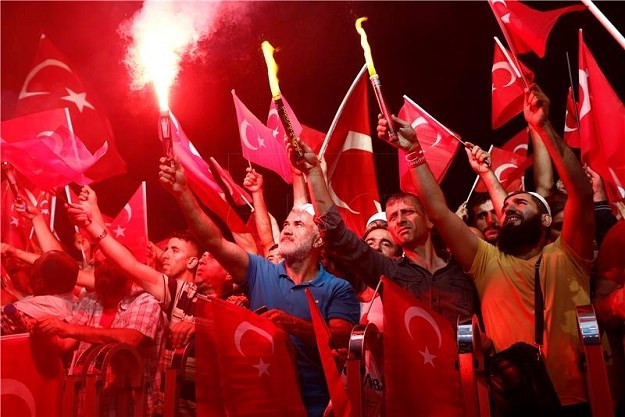 Kurdi prosvjedovali protiv pučista, ali i Erdogana: "Želimo demokraciju, ali ne njegovu"