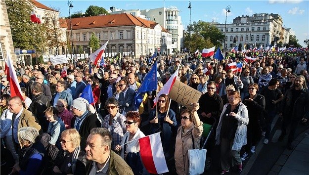 Deseci tisuća demonstranata u protuvladinim prosvjedima u Varšavi