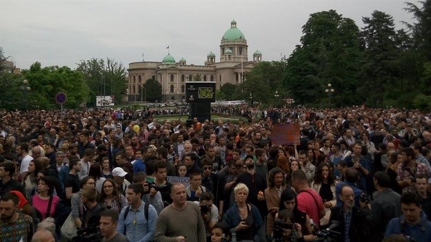 Tisuće ljudi u Beogradu prosvjedovalo zbog rušenja u gradskoj četvrti