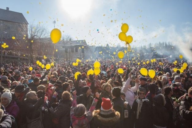 Pogledajte kako je tisuće Hrvata točno u podne ispratilo 2015. godinu