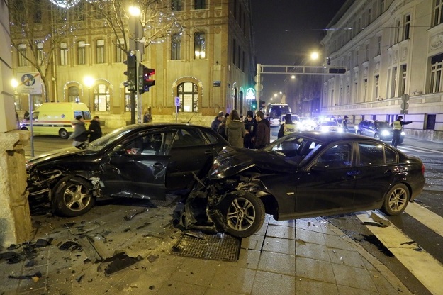 Sudar tri automobila u samom centru Zagreba: Od siline udara završili u izlogu
