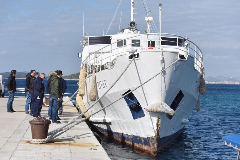 Ministarstvo objavilo detalje sudara trajekta i teretnog broda kod Prvića