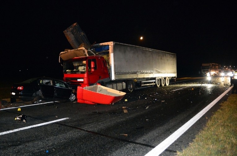 DVOJE MRTVIH NA A3 U sudaru kod Slavonskog Broda 6 ozlijeđenih, tragedija i kod Nove Gradiške