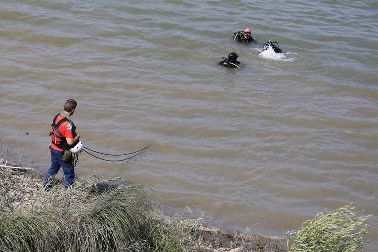 U Dunavu i dalje traže 29-godišnju majku trogodišnjaka čije su tijelo našli na obali