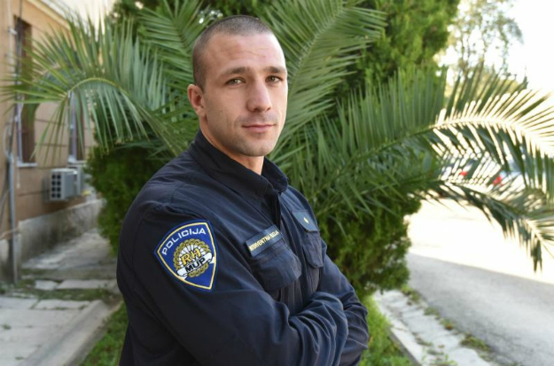 Interventni policajac Milan Vezmar spasio život djevojčici koja se skoro utopila u Poreču