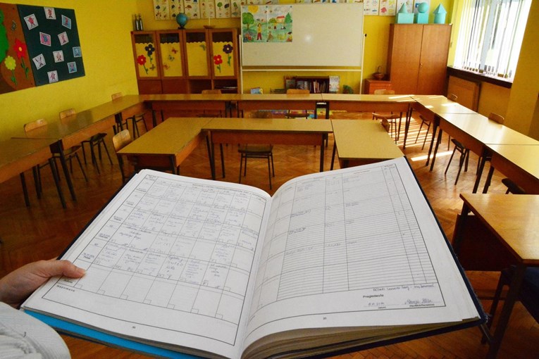 MINISTRICA TRAŽI ISTRAGU Školska godina počela bez dnevnika za nastavnike