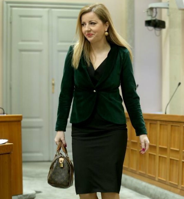 HDZ-ova političarka ne odvaja se od svoje Louis Vuitton torbice ni na saborskoj sjednici