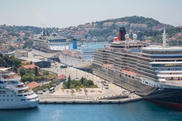 Gužva u Dubrovniku: Stiglo sedam kruzera i 10 tisuća putnika