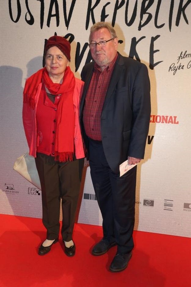 Vladimir Šeks pokazao suprugu na premijeri filma "Ustav Republike Hrvatske"
