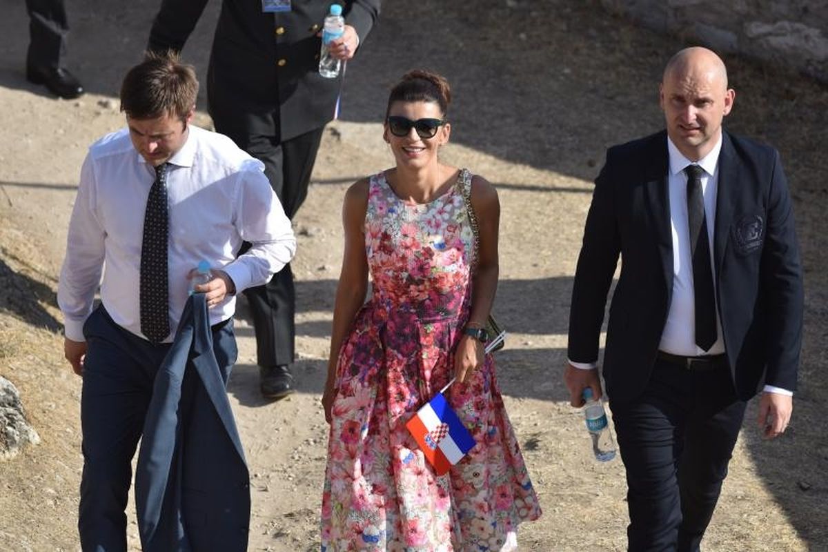 Teški kič: Josipa Rimac haljinom odlučila privući svu pažnju u Kninu