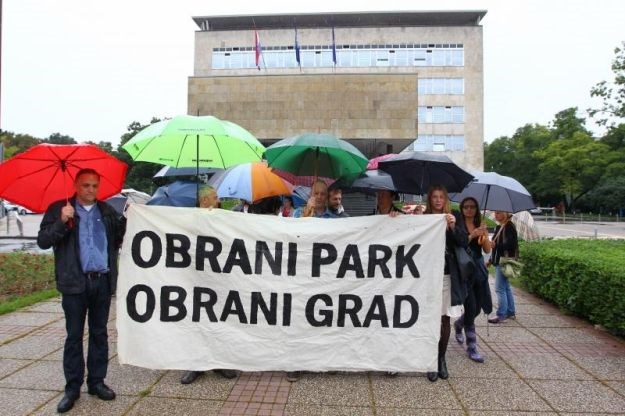 "Nećemo se prestati boriti": Veliki prosvjed protiv gradnje crkve u parku na Savici