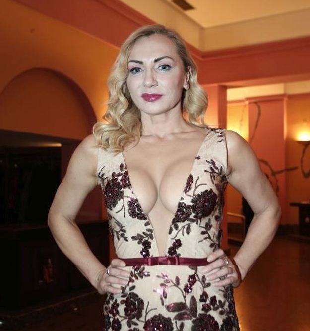 FOTO Zbog ove haljine svi su gledali vlasnicu najboljeg dekoltea hrvatskog glumišta