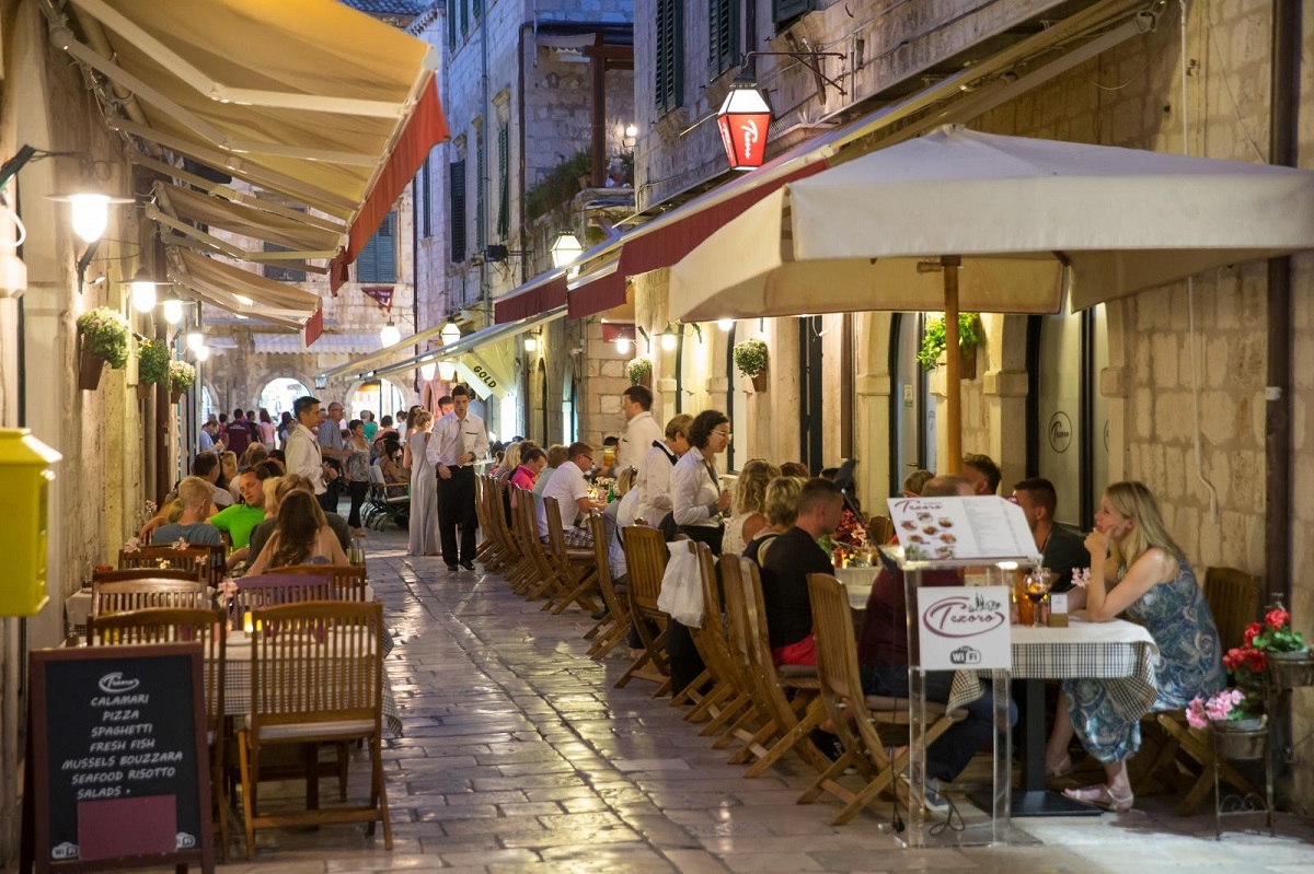 U turizmu nedostaje 20.000 radnika - tvrtke nude veće plaće, regres, božićnice, stalni posao...