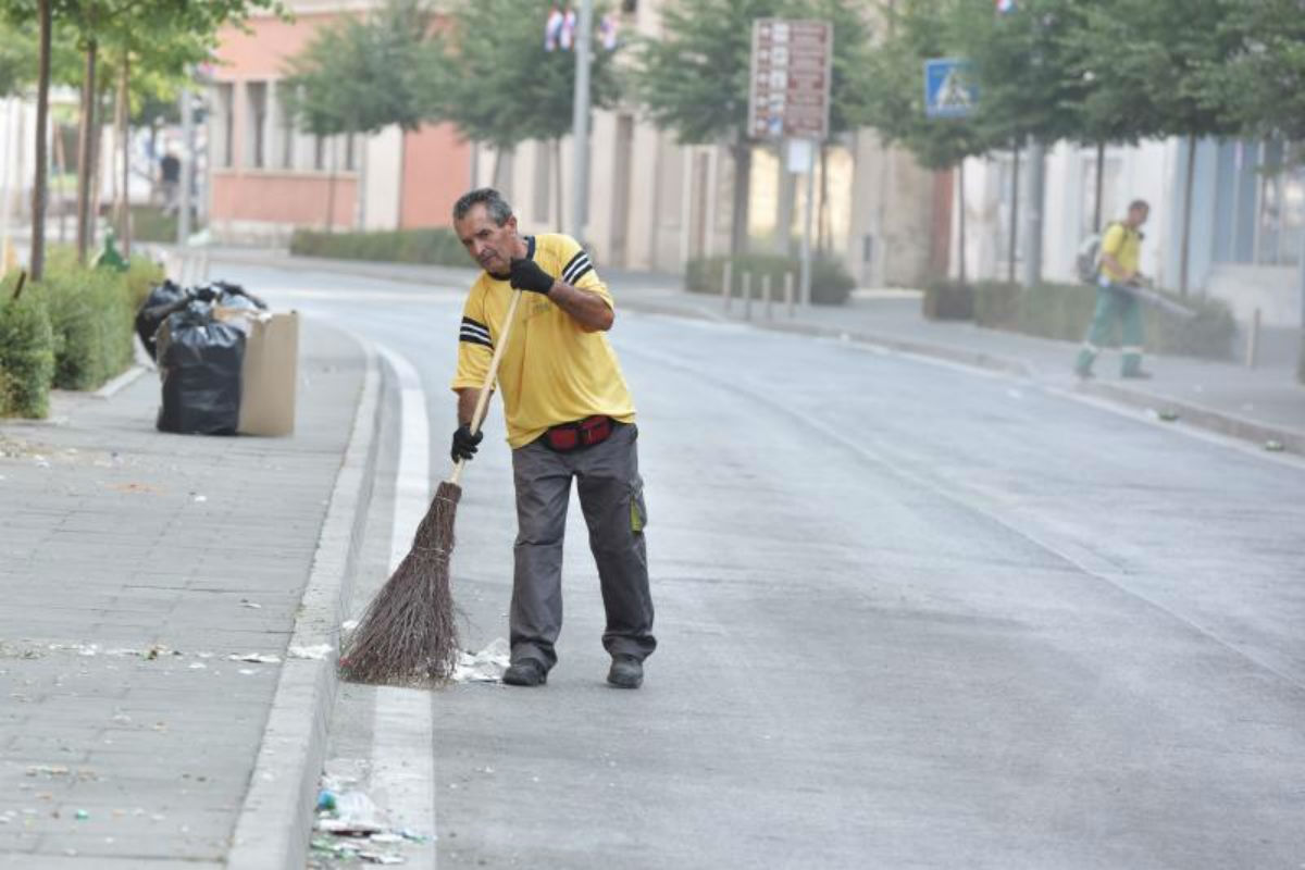 MRTAV GRAD Pogledajte kako ulice Knina izgledaju dan nakon proslave "Oluje"