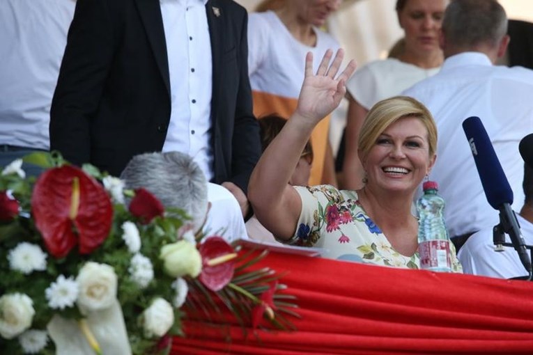 FOTO Kolinda na Sinjsku alku stigla u haljini od 1999 kuna koju smo već jednom vidjeli