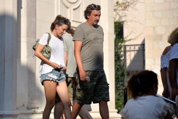 Milanovićev brat uhvaćen u romantičnoj šetnji s lijepom RTL-ovom voditeljicom