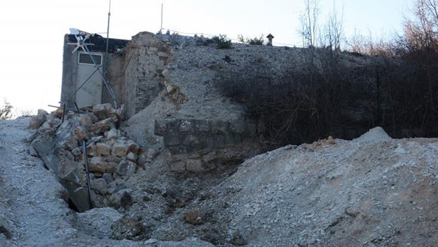 FOTO Radna nesreća u Kostanju: Na radnika pao zid, u kritičnom stanju prebačen u splitski KBC