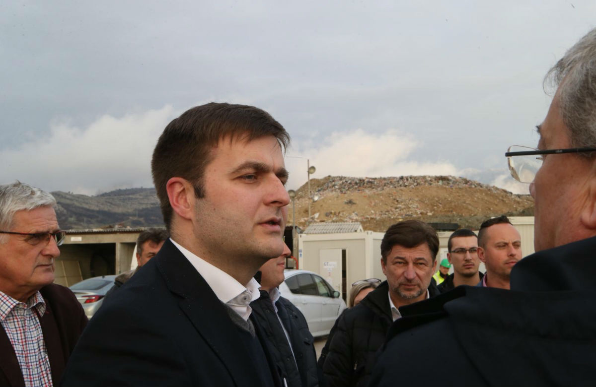 Ministar posjetio Karepovac, a gradonačelnik Splita se hvali "smanjivanjem neugodnih mirisa"