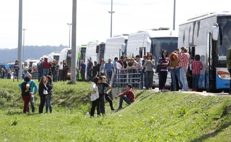 OGROMNE GUŽVE Na granici se čeka satima, a najgore tek dolazi: "Ovako je bilo u Jugoslaviji"