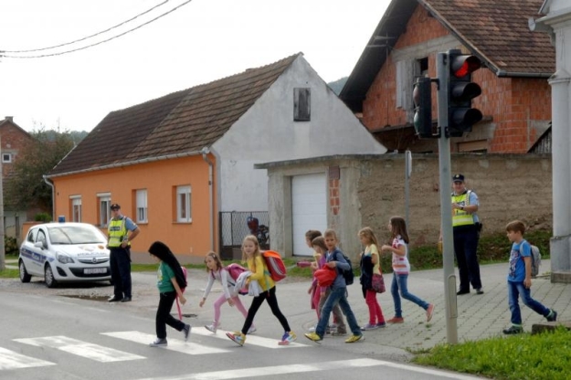 Vozači oprez, počela je škola: Ne vozite više od 40 km/h!