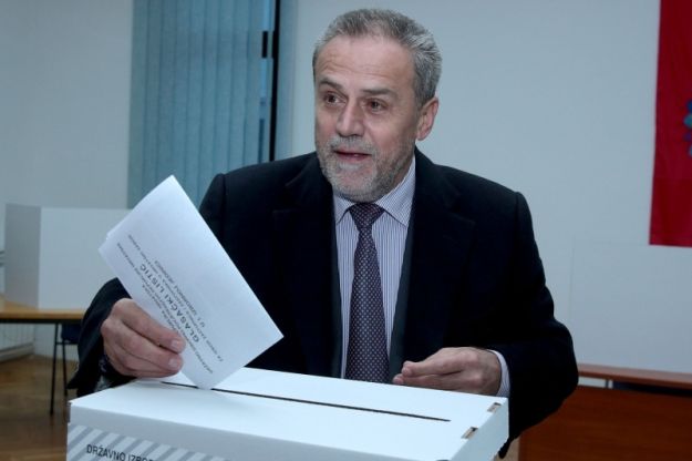 Bandić već u 7 sati na biralištu:  "Ovaj će dan biti zapisan u povijest"