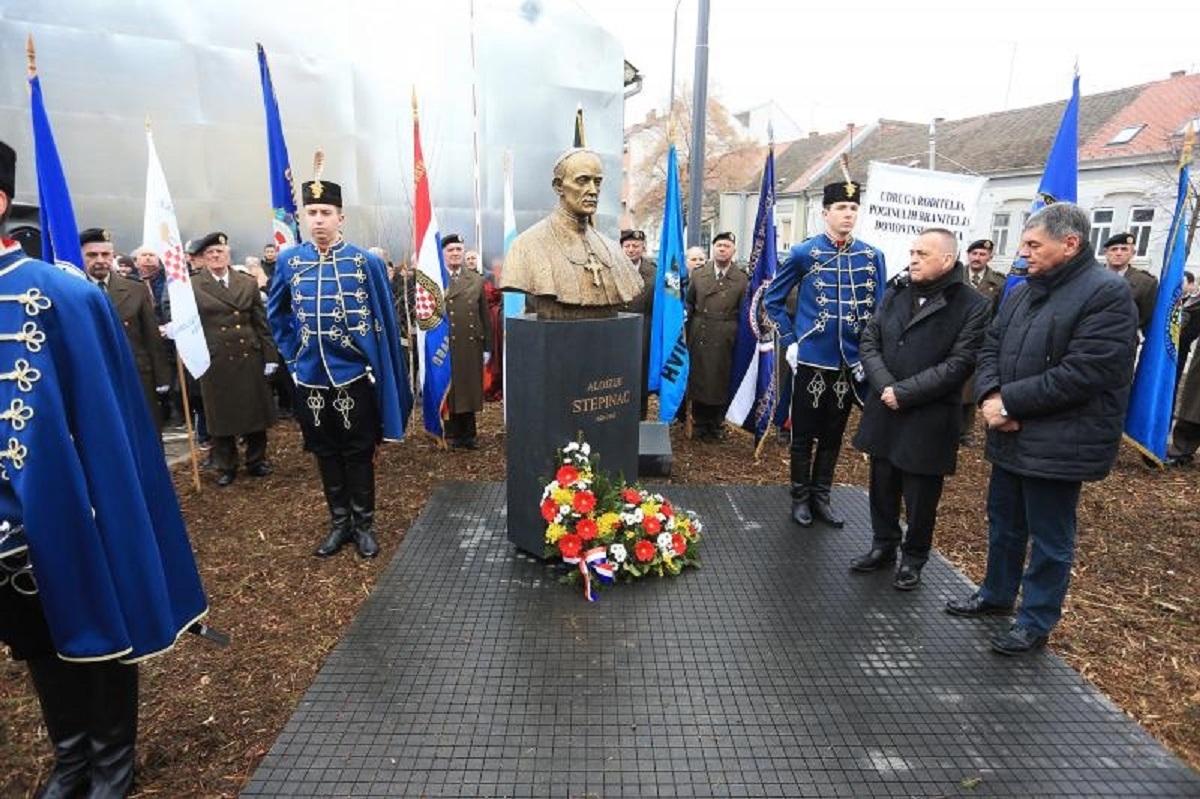 Dačić bijesan zbog spomenika Stepincu, Vrkić mu odbrusio: "Ti si Milošević u malom izdanju"