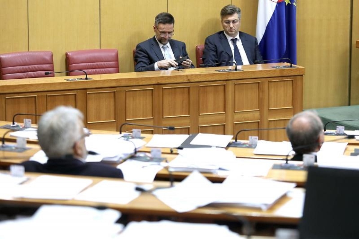 NJIMA JE PREPISIVANJE OK Ovo su profesori koji su jučer podržali plagijatora Barišića