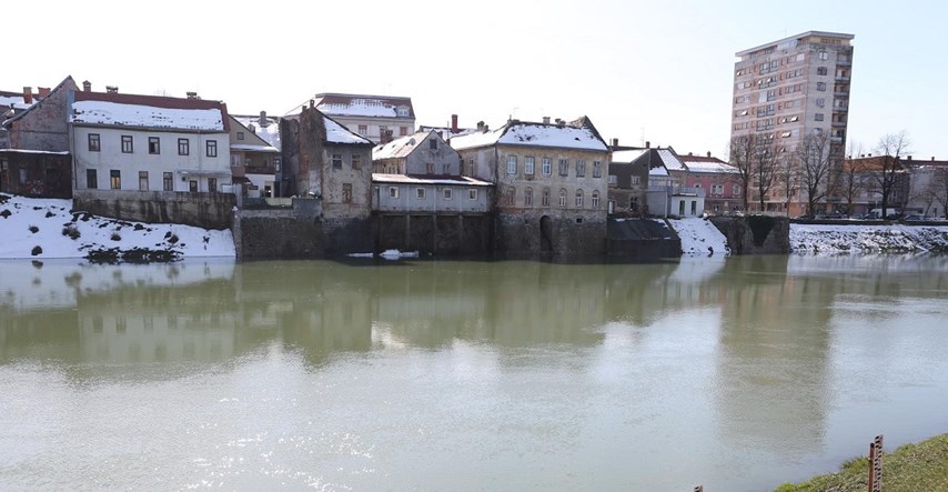 Krstičević u Karlovac poslao 100 vojnika da brane "narod" od poplava