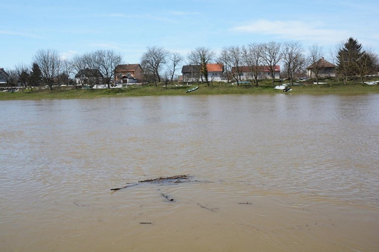 U Sisku u petak očekuju izvanredne mjere obrane od poplava