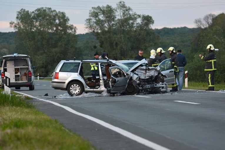 STRAVIČAN SUDAR U BJELOVARU Poginulo pet osoba, među žrtvama tročlana obitelj, dvije djevojke kritično