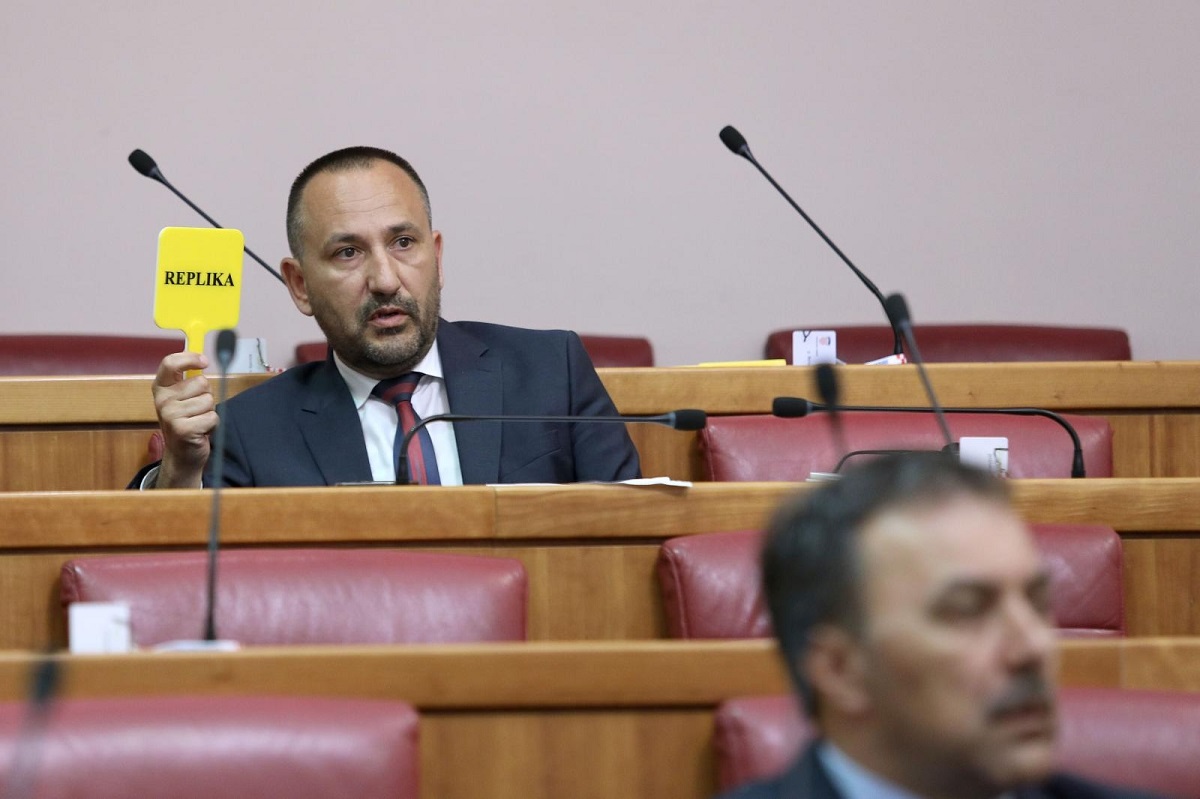 Živi zid i Hrast u saboru napadaju EU:  "Europa je iznevjerila Hrvate na Bleiburgu"