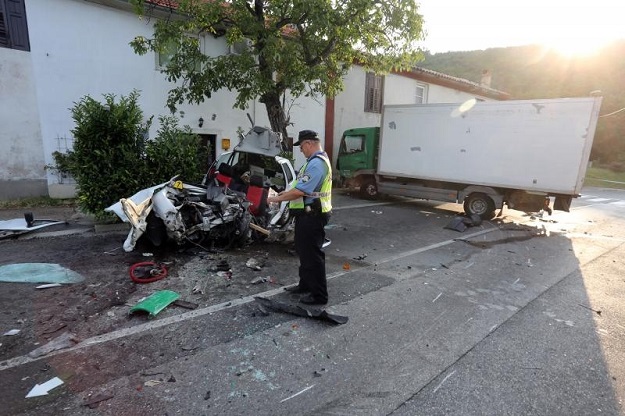 Teška nesreća u Rijeci: Zabila se u kamion i na mjestu poginula, vozaču davali sredstva za smirenje