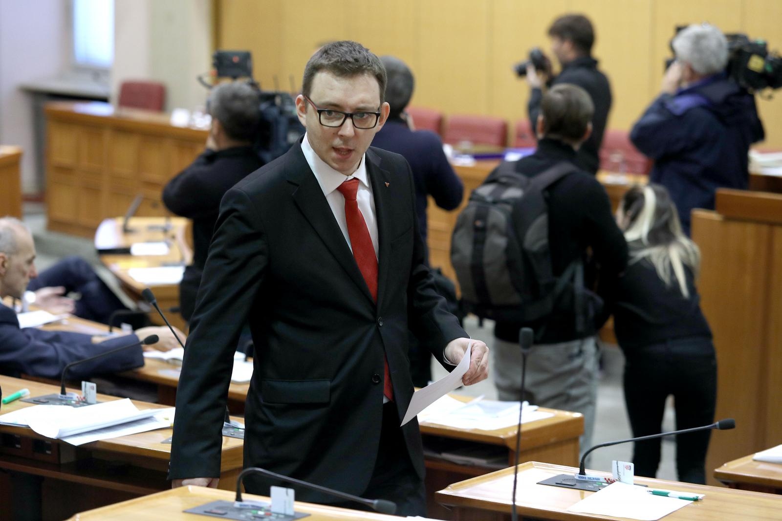 POGLEDAJTE KAKO JE GLAVAŠEVIĆ NAPAO KOLINDU "Zbog Vučića je ponizila i pljunula svaku žrtvu Domovinskog rata"