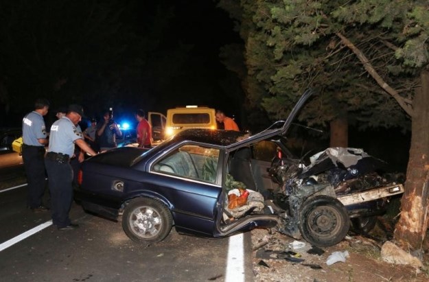 Bračni par poginuo kod Biograda: Zbog prebrze vožnje zabili se BMW-om u stablo
